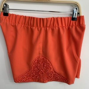 Mine L orange short shorts .